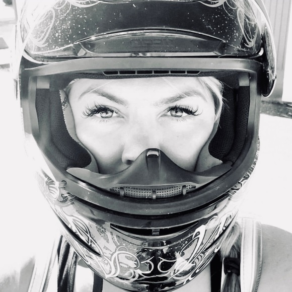 Poshmark Ambassador II | Heart & Hustle Winner | Top-Rated Seller | Fast Shipper - Picture 11 of 17